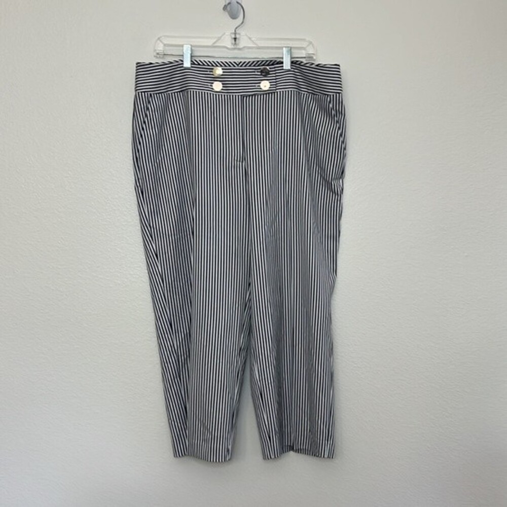 Chico’s Black and White Striped Crop SZ 2.5 (L-14)